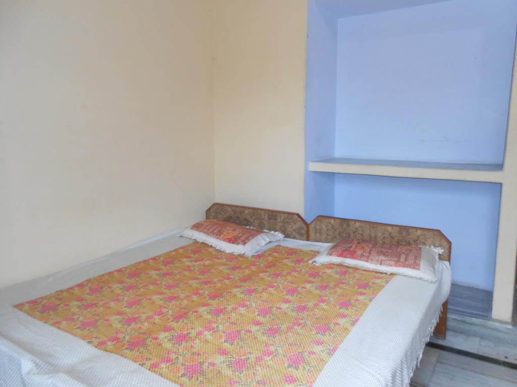 فاراناسي Maruti Guest House الغرفة الصورة