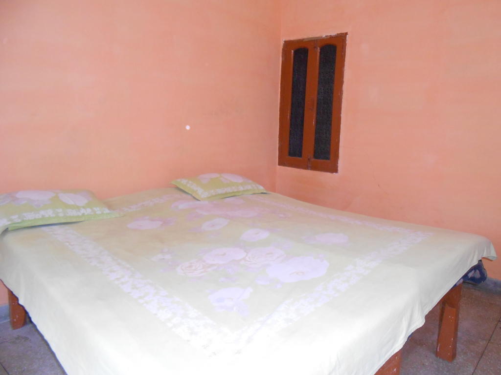 فاراناسي Maruti Guest House الغرفة الصورة