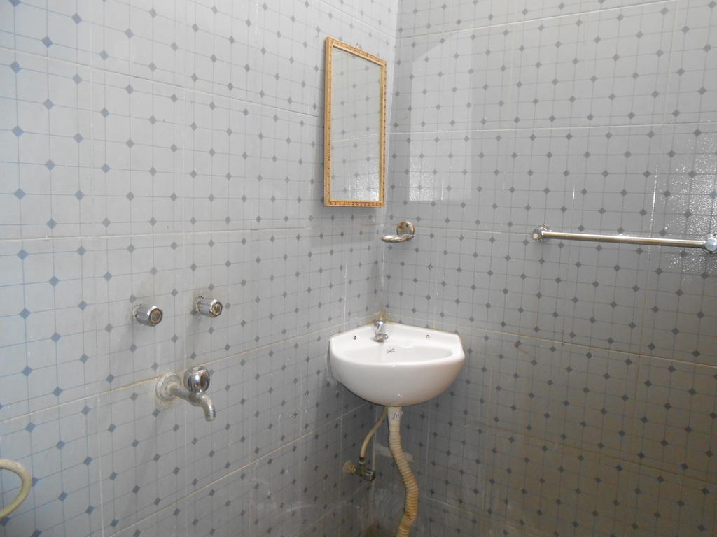 فاراناسي Maruti Guest House المظهر الخارجي الصورة